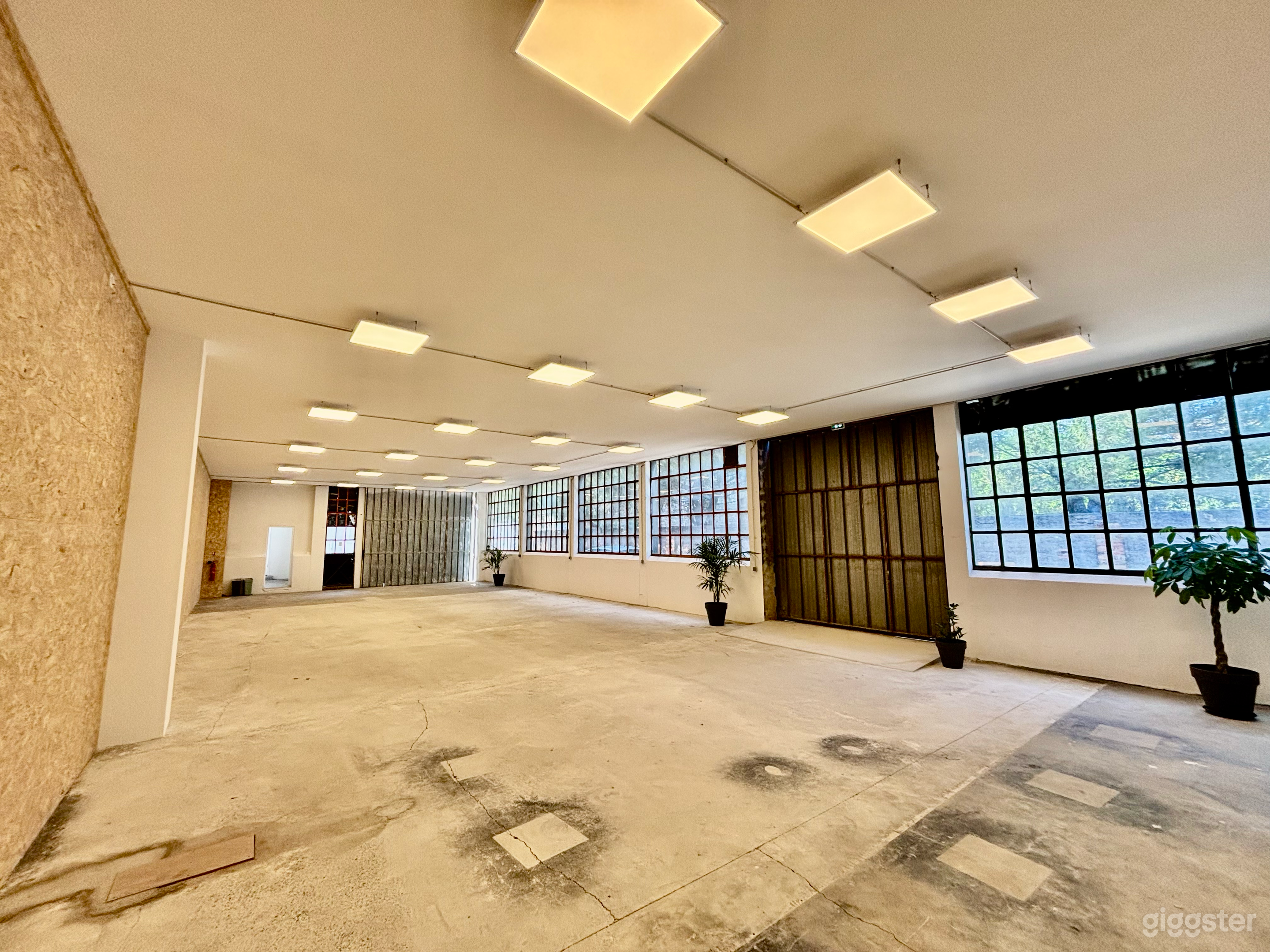 Photo de Centre d'art contemporain dans une halle industrielle 4