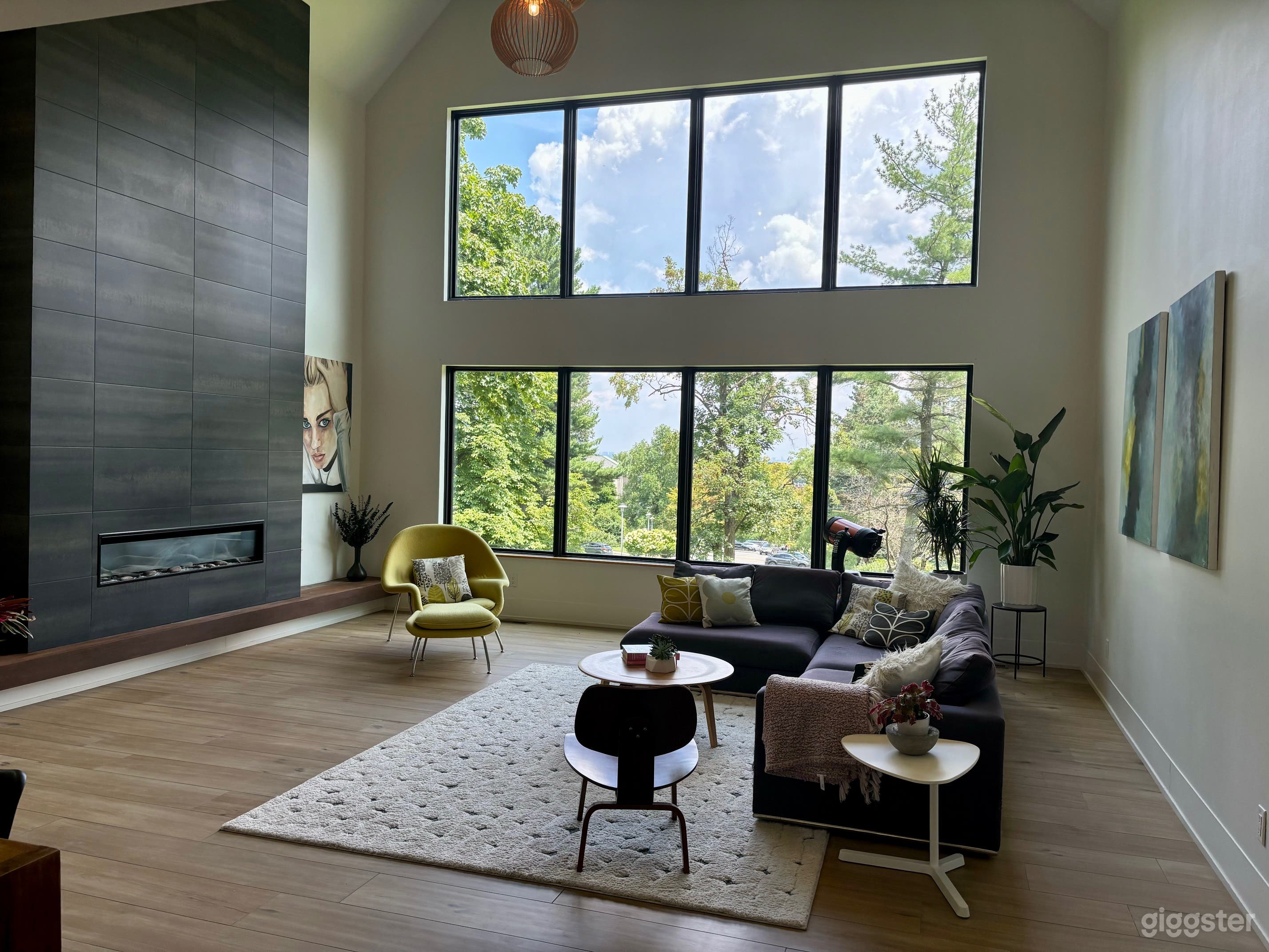 Beautiful Modern Home Photo 1