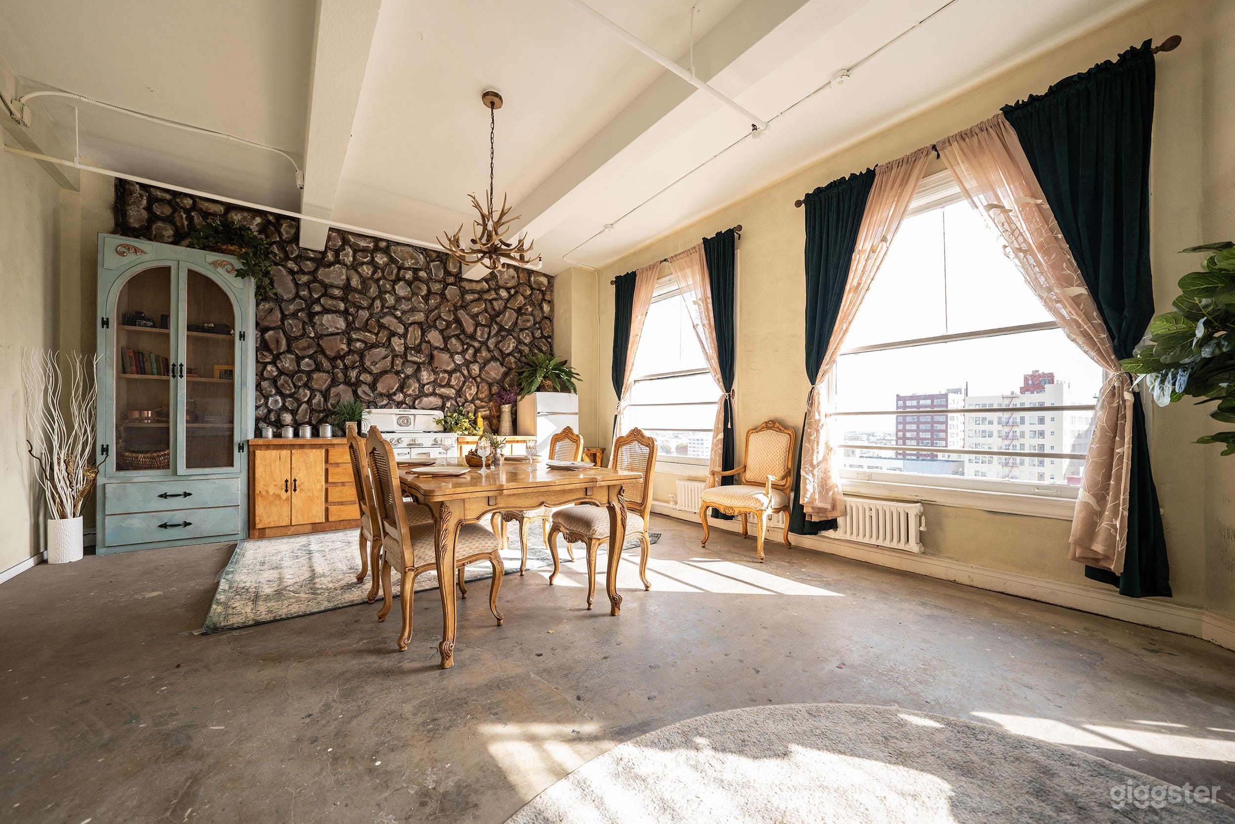 Cabin Style Studio with Christmas Tree in Los Angeles Photo 4