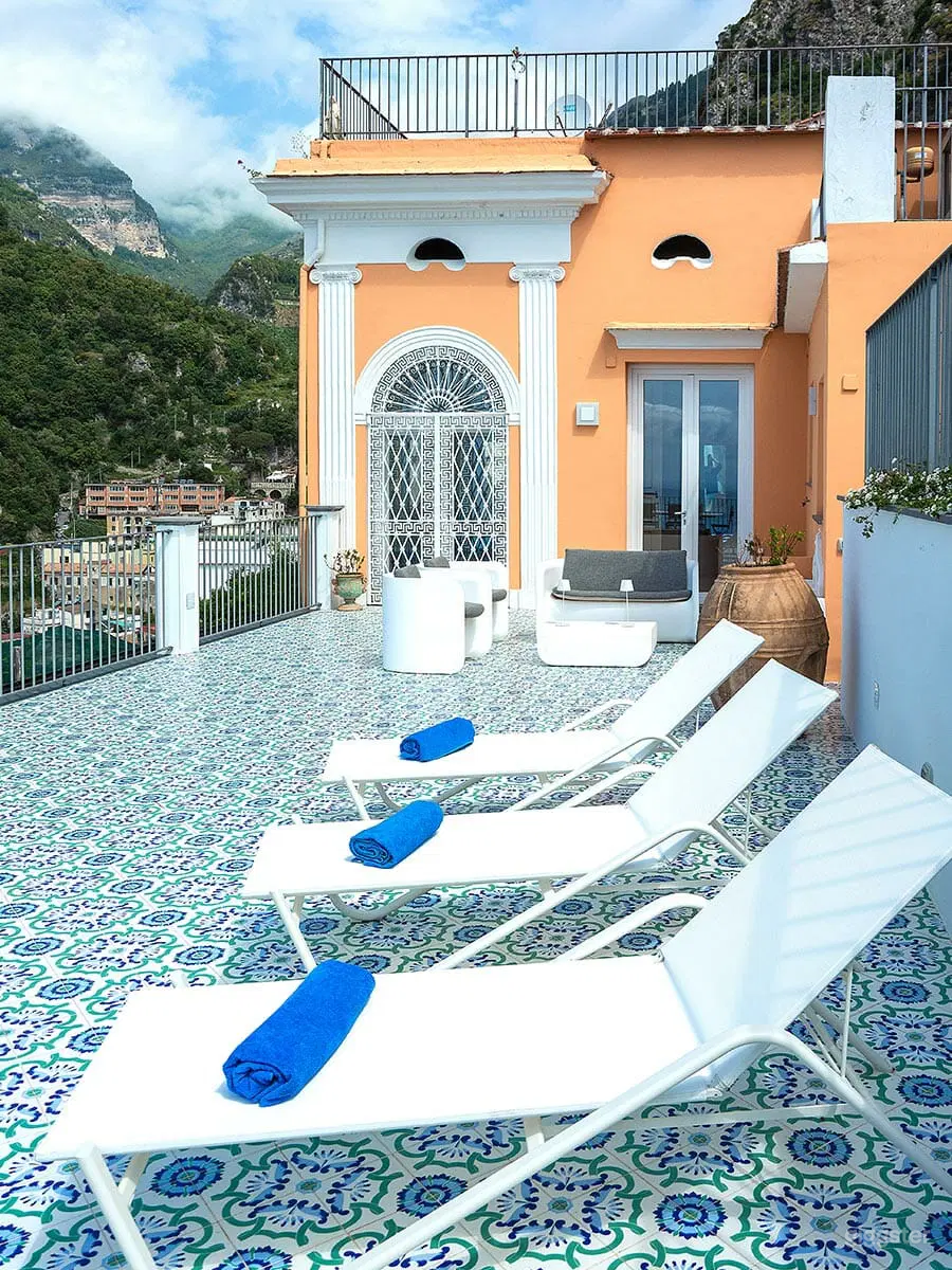 Foto di Lussuoso Palazzo Storico con Viste Mozzafiato 3