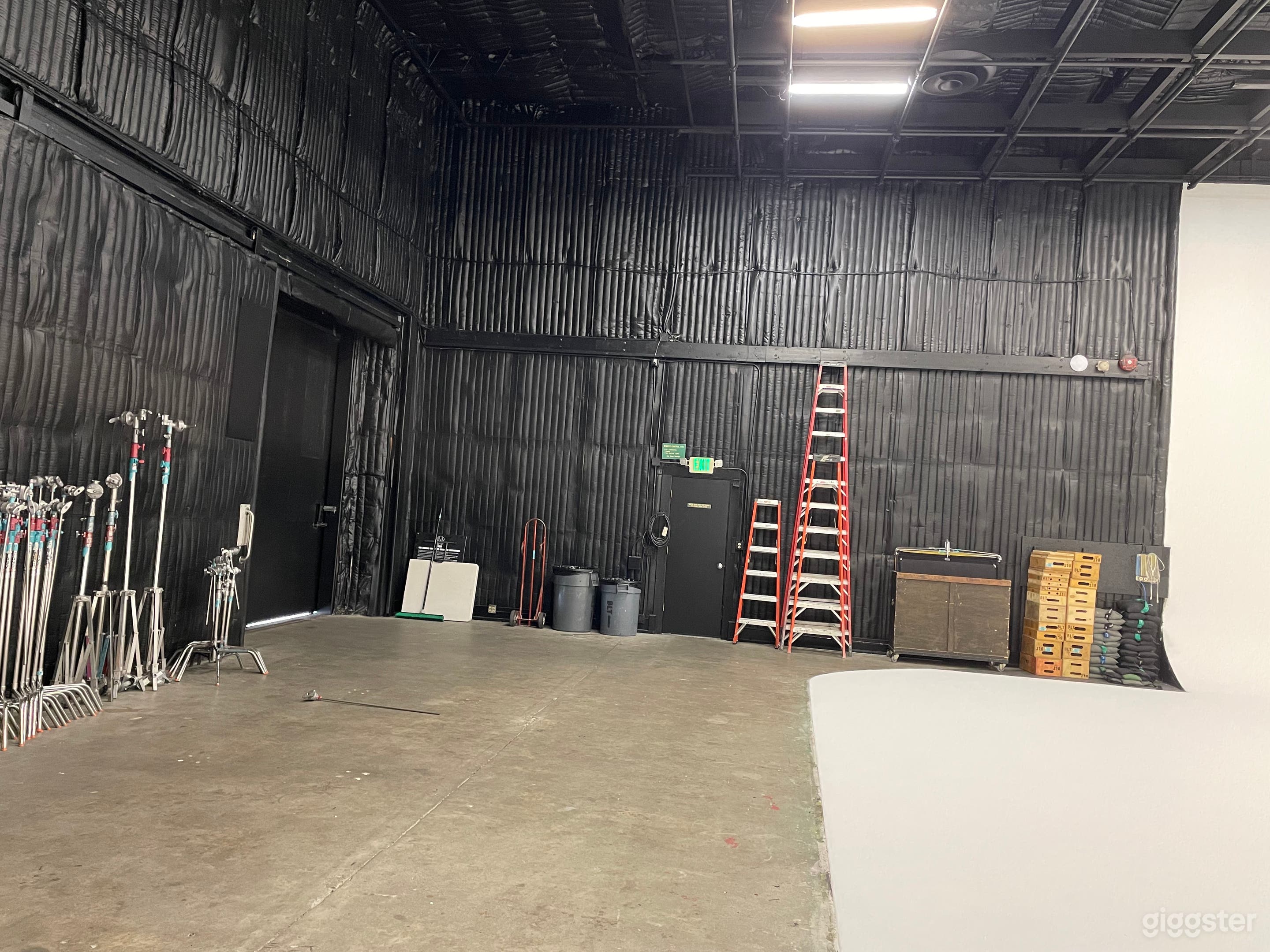 Back of cyc / grip package