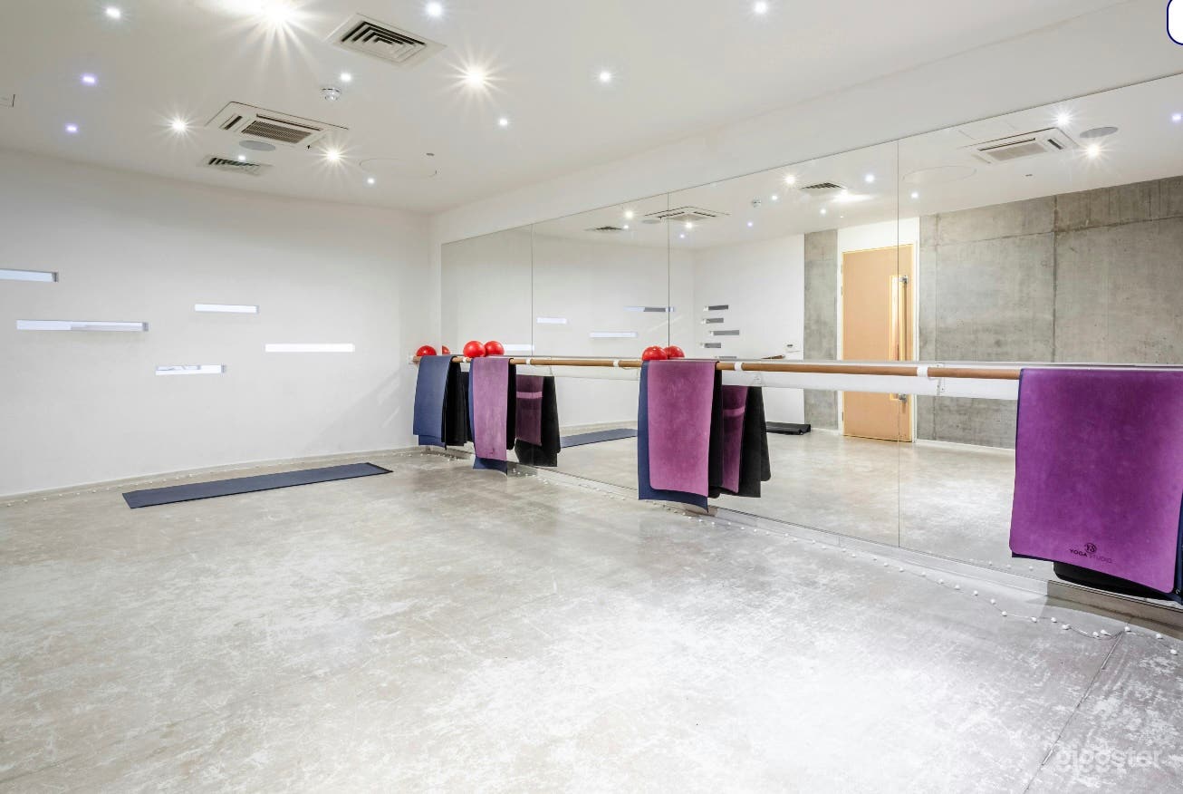 Industrial-Chic Studio Hub | 3,300 sqft Creative & Wellness Photo 3