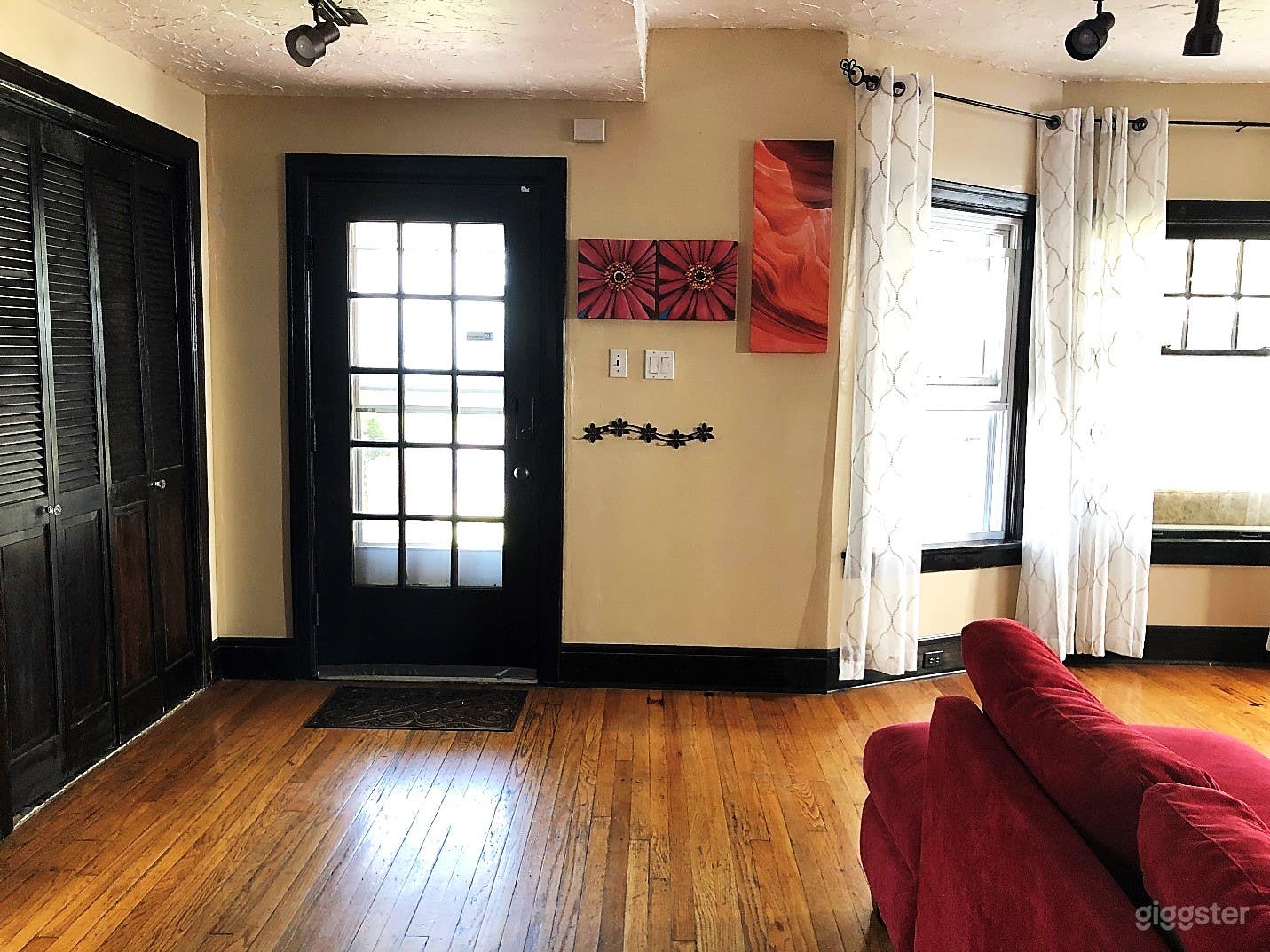 Charming Old Soul Home Photo 3