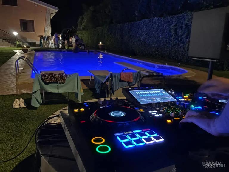  Villa con Piscina Panoramica per Film, Spot Pubblicitari ed Eventi 