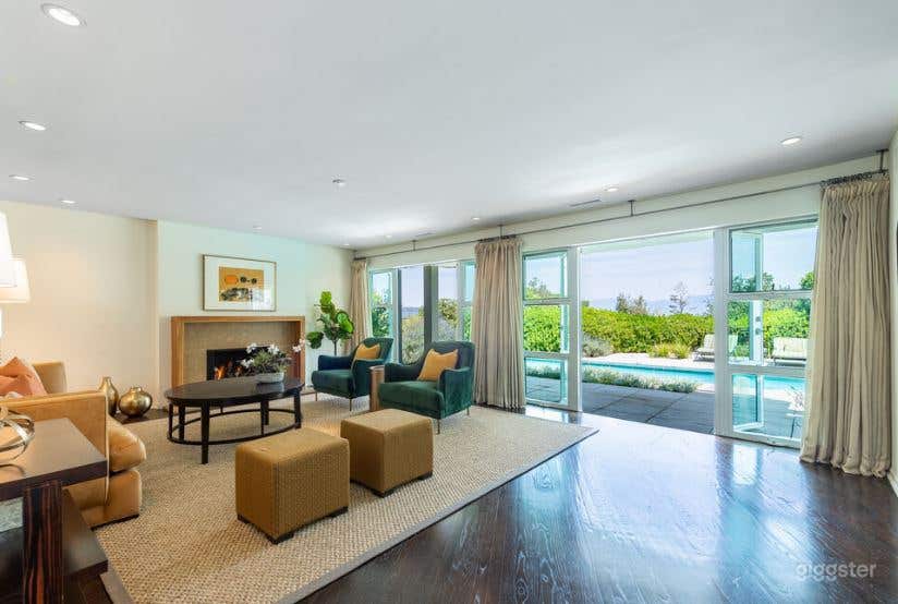 Truly Artistic House Rental (House Interior) Photo 3