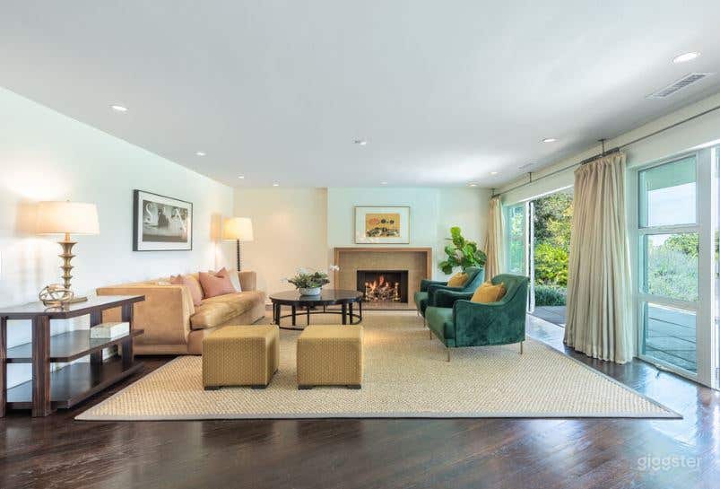 Truly Artistic House Rental (House Interior) Photo 2