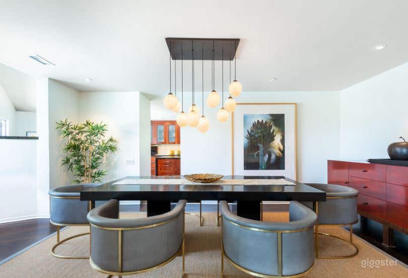 Truly Artistic House Rental (House Interior) Photo 4