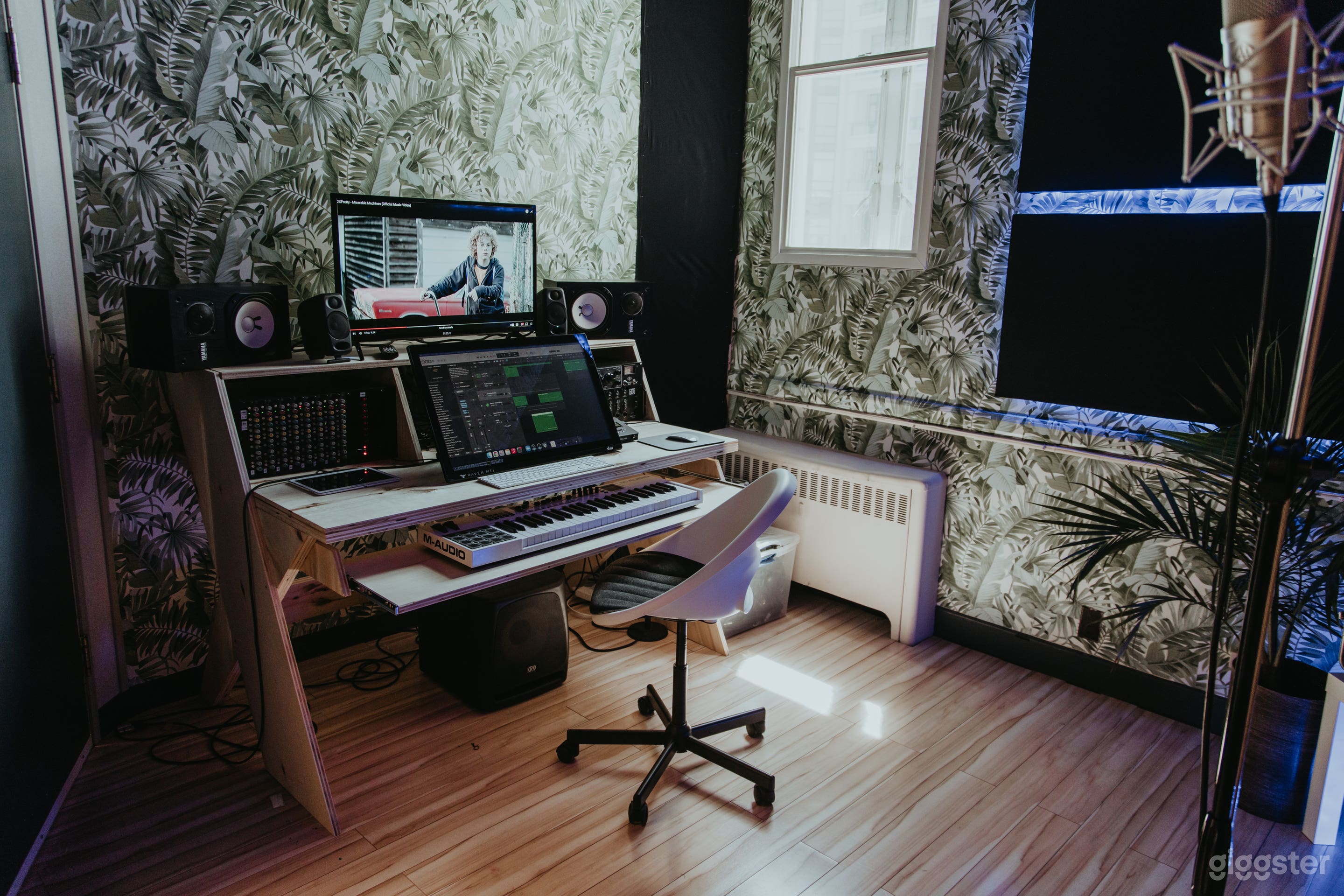 High-end Recording Studio Photo 1