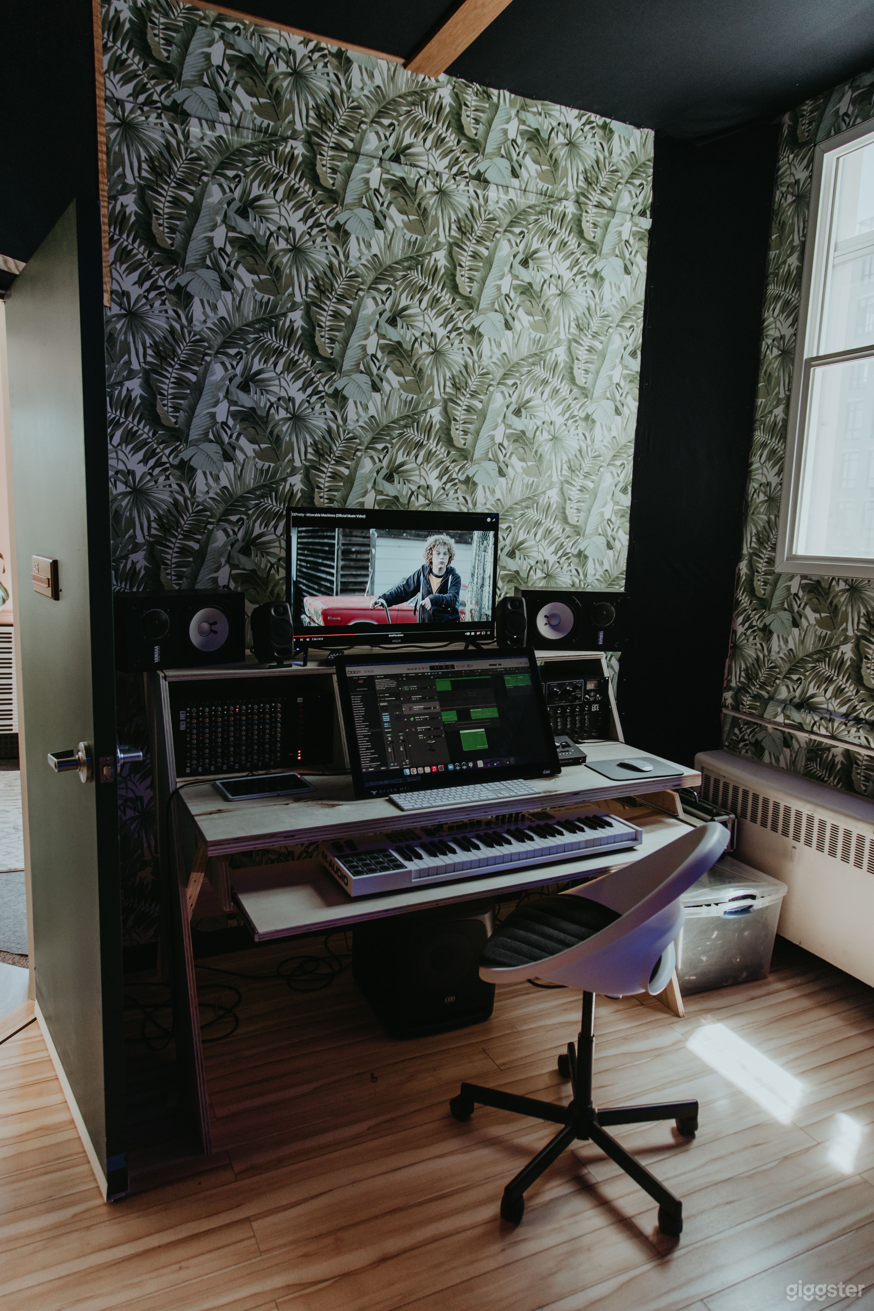 High-end Recording Studio Photo 2