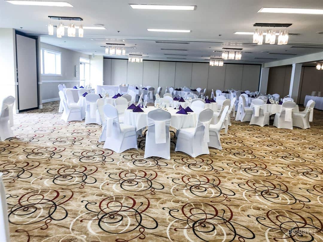 Airy Hotel Ballroom in Lincoln Photo 4