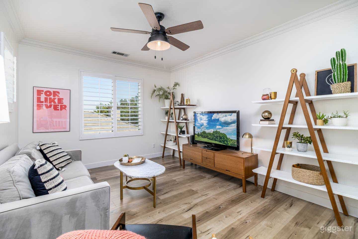 Bright airy open stylish home w/ tropical pool Photo 3