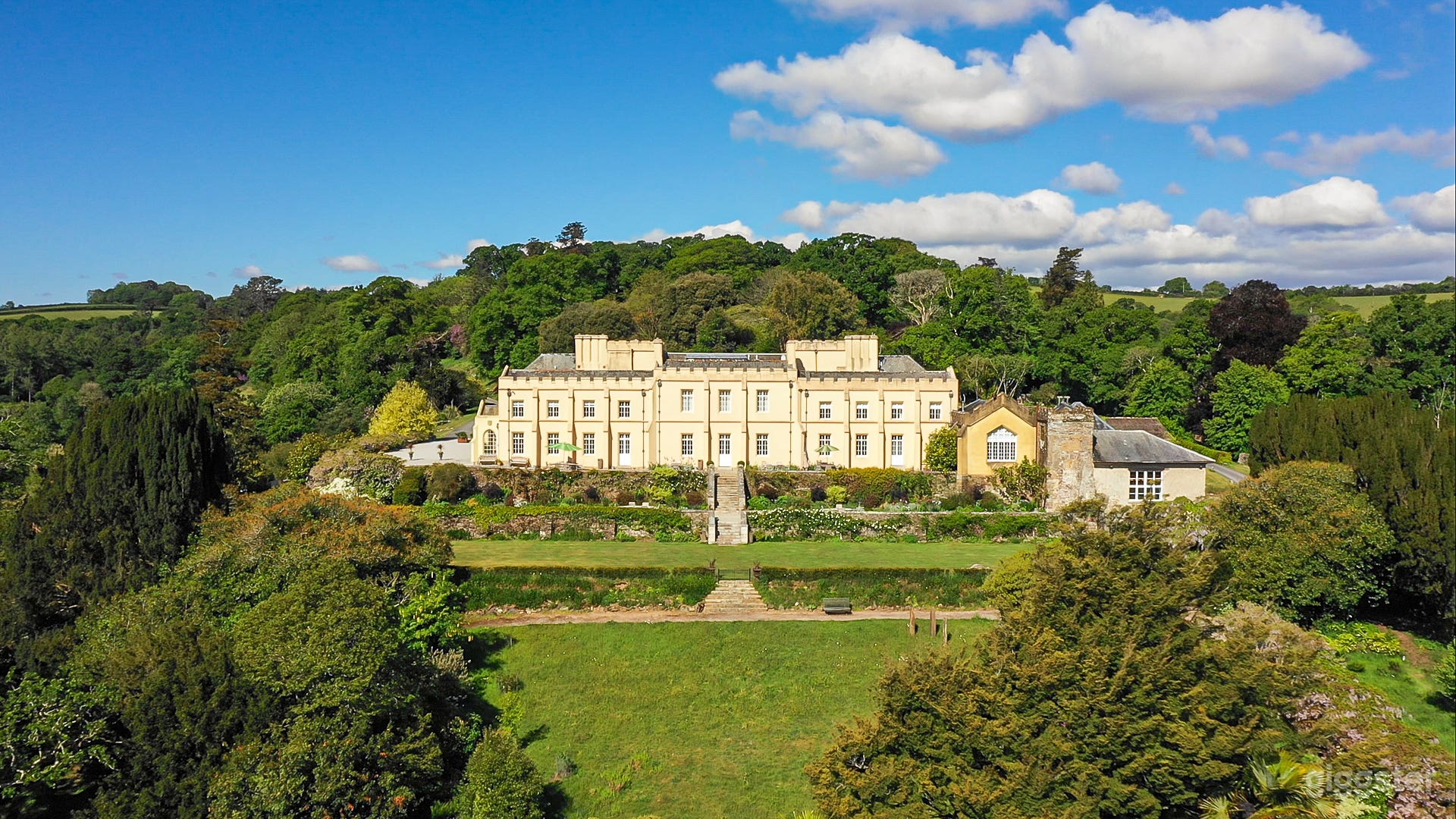 Stunning and Intimate Castle and Estate Photo 4