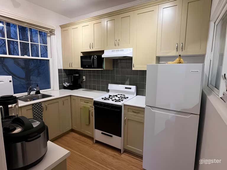  Cozy, Bright, Artsy Kits Flat  