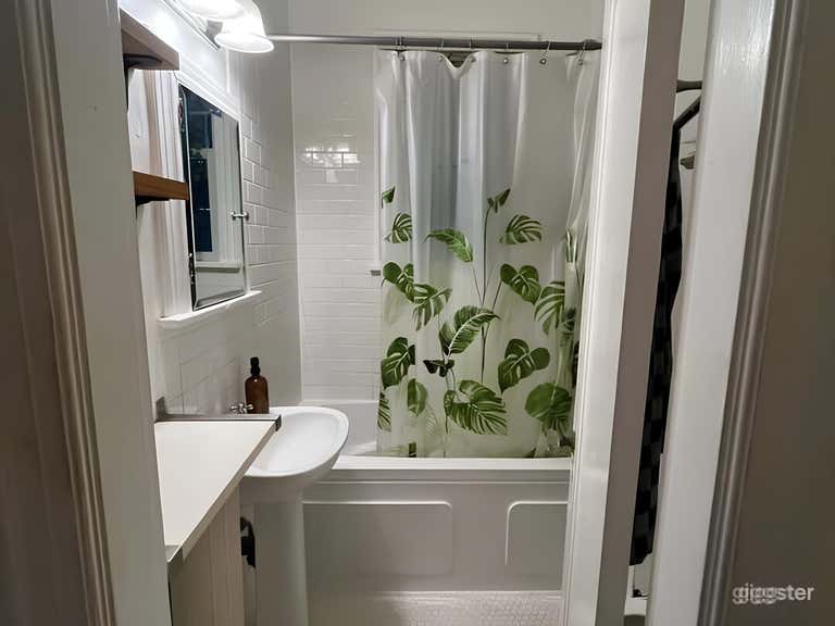  Cozy, Bright, Artsy Kits Flat  