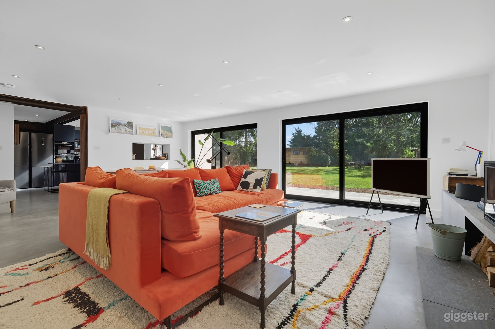 Stylish Refurbished 5 Bed Home with Natural Light & Open Photo 1