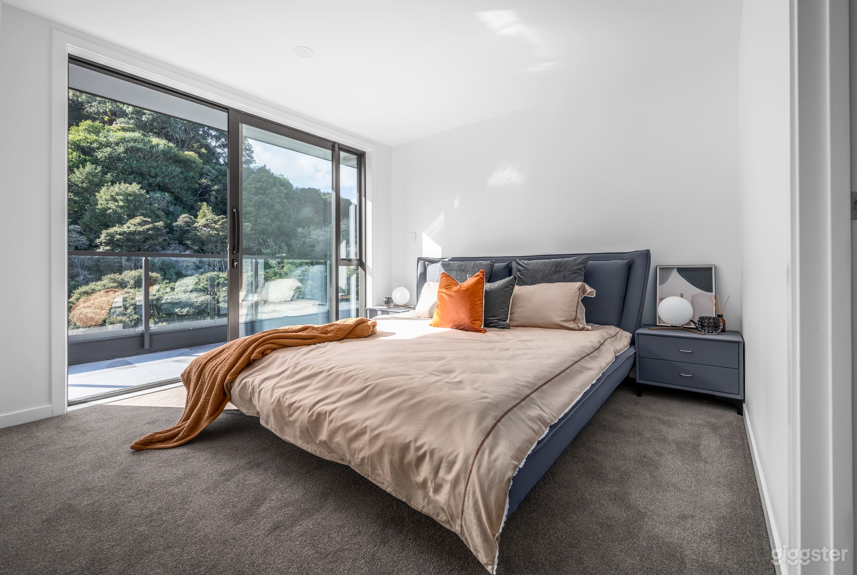 Modern Spacious Penthouse Among Lush Forest Photo 3