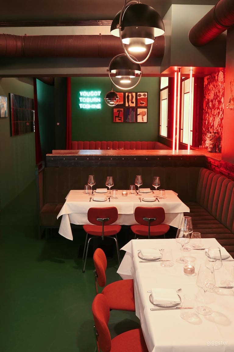  Modernes, schickes Dining-Setup im Herzen Berlins! 