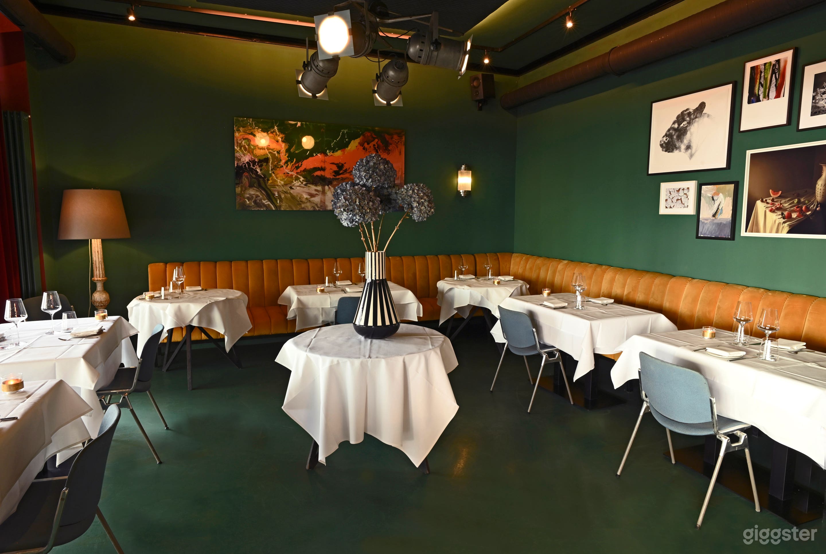 Modernes, schickes Dining-Setup im Herzen Berlins! Foto 4