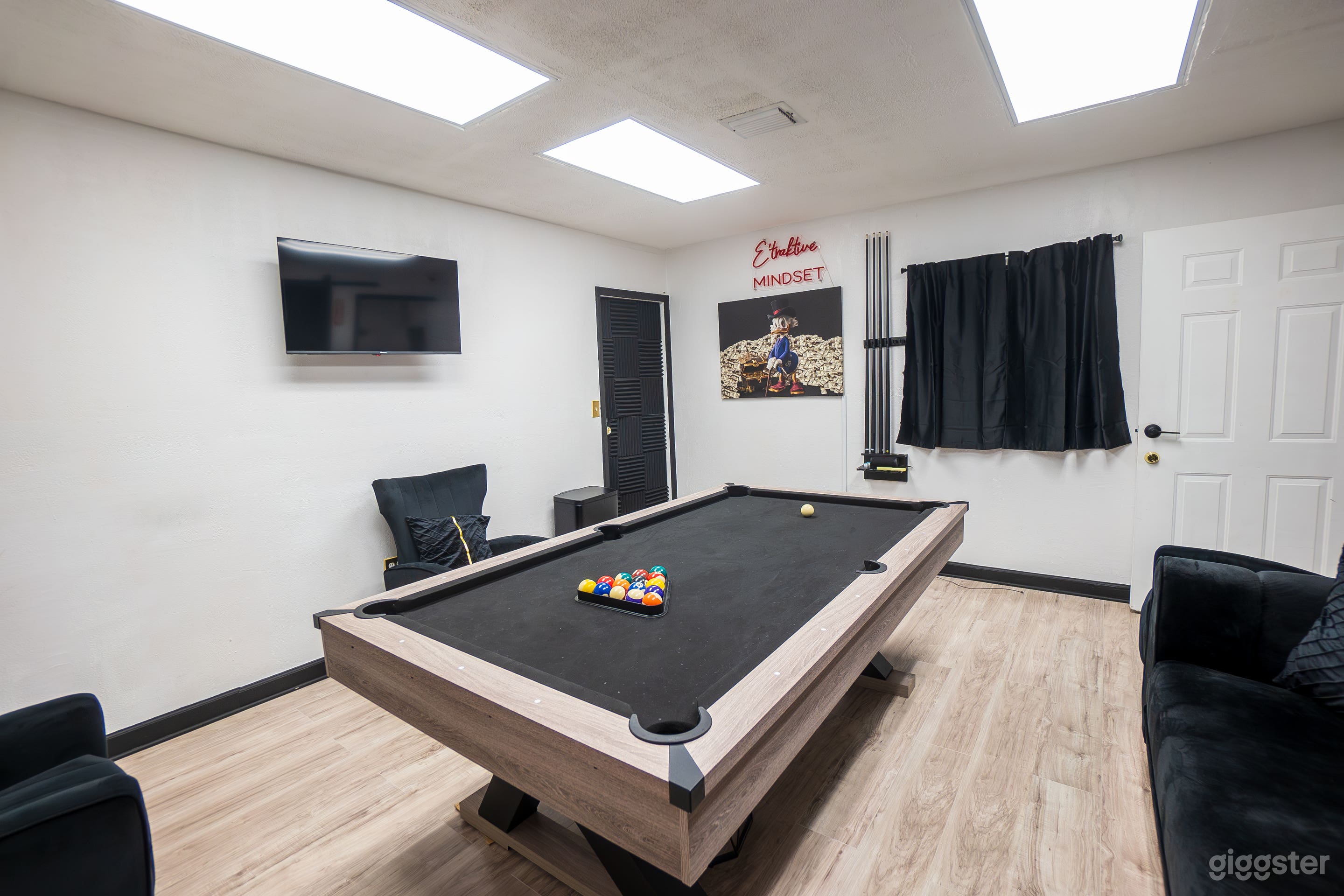 Comfortable waiting area with pool table and other games