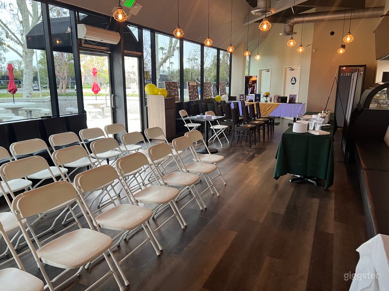  Woodland Hill's Modern Cafe 