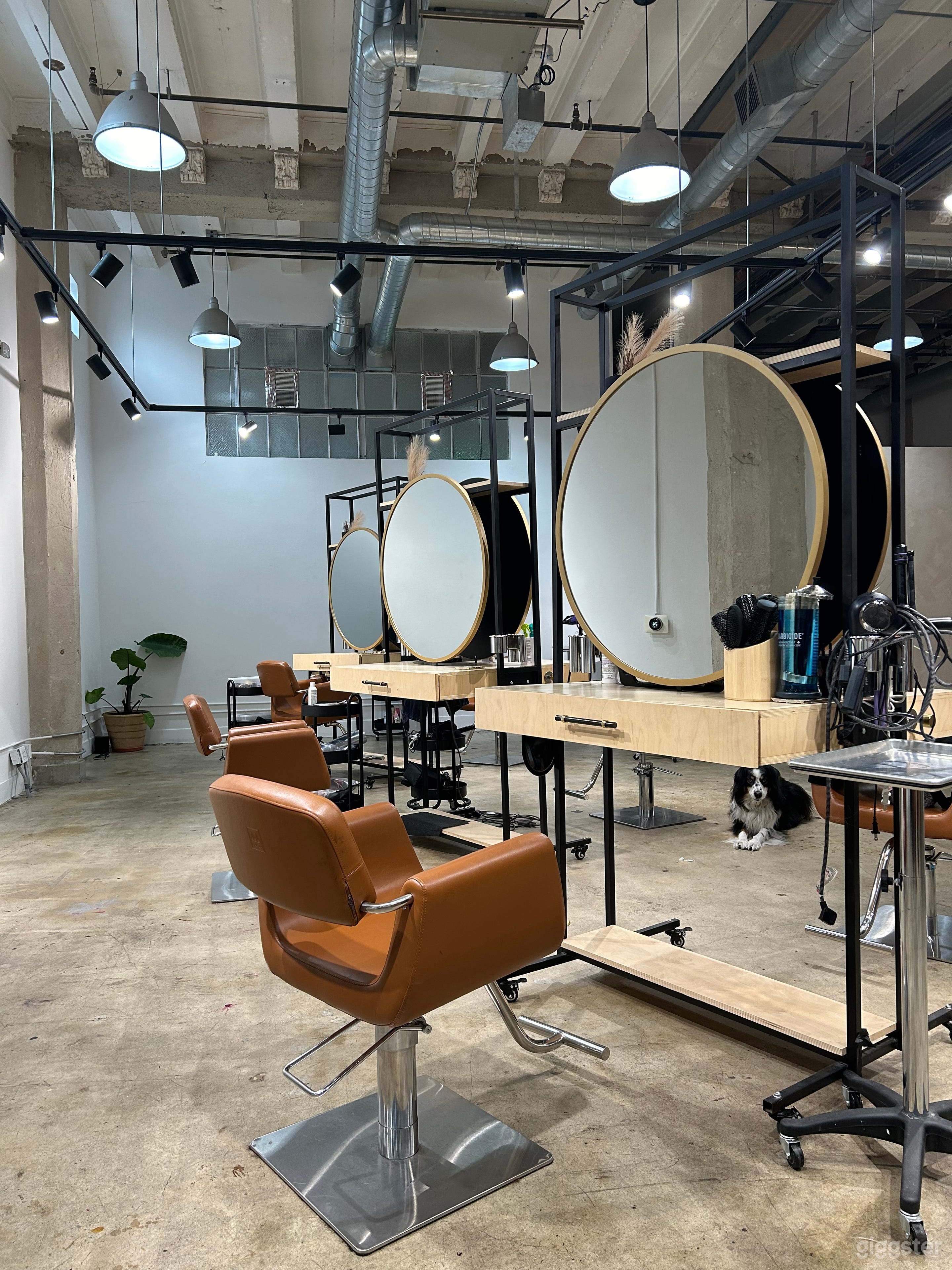 Large, wide open industrial space in DTLA Photo 3