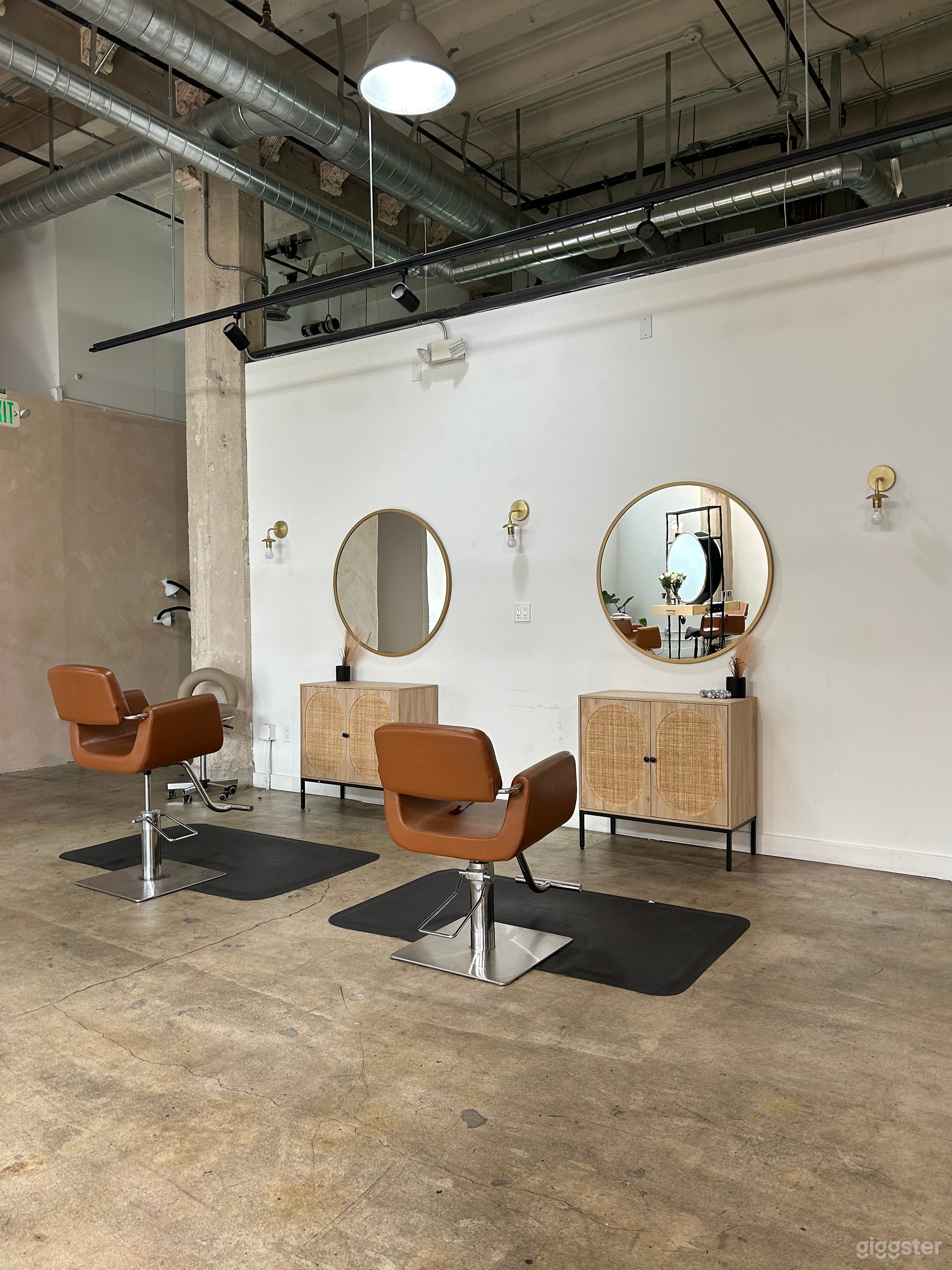 Large, wide open industrial space in DTLA Photo 2