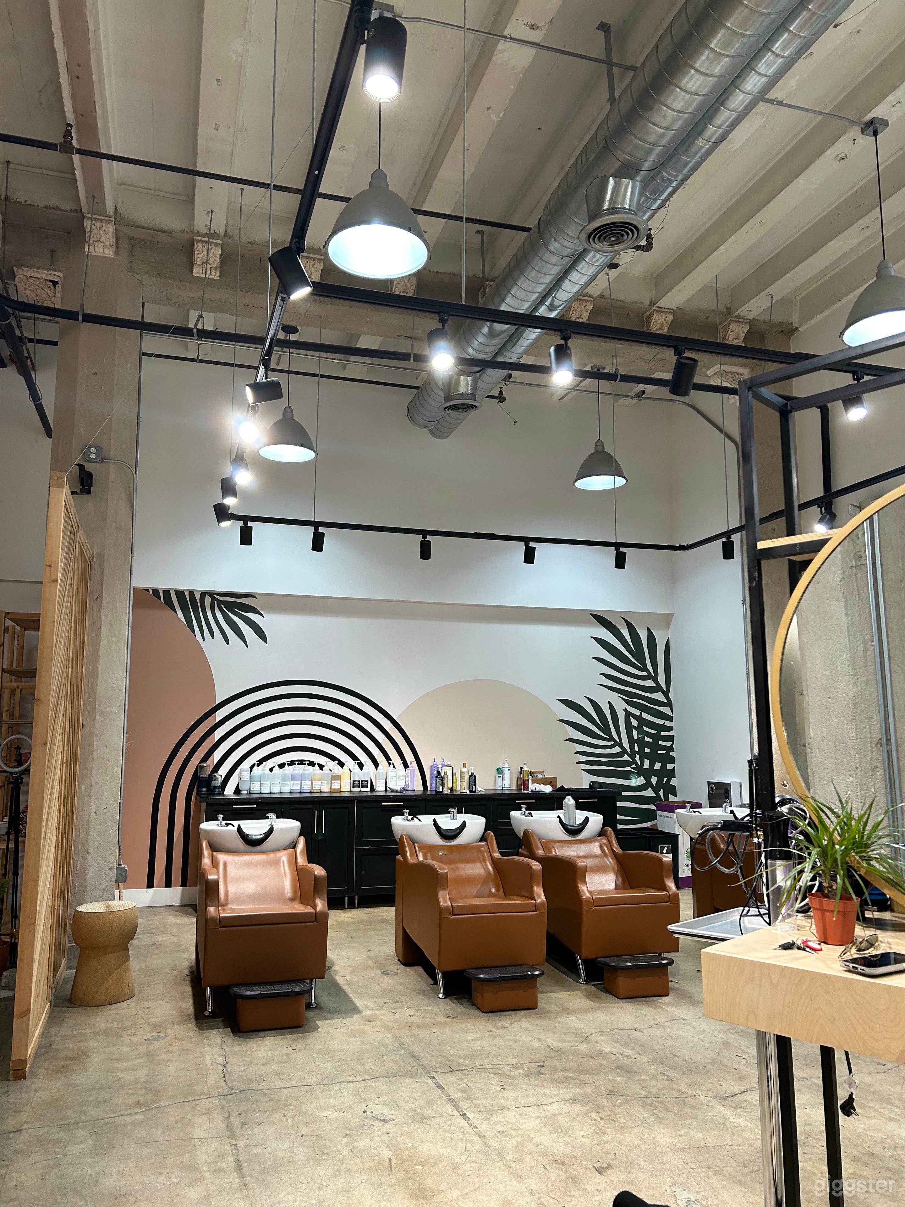 Large, wide open industrial space in DTLA Photo 1