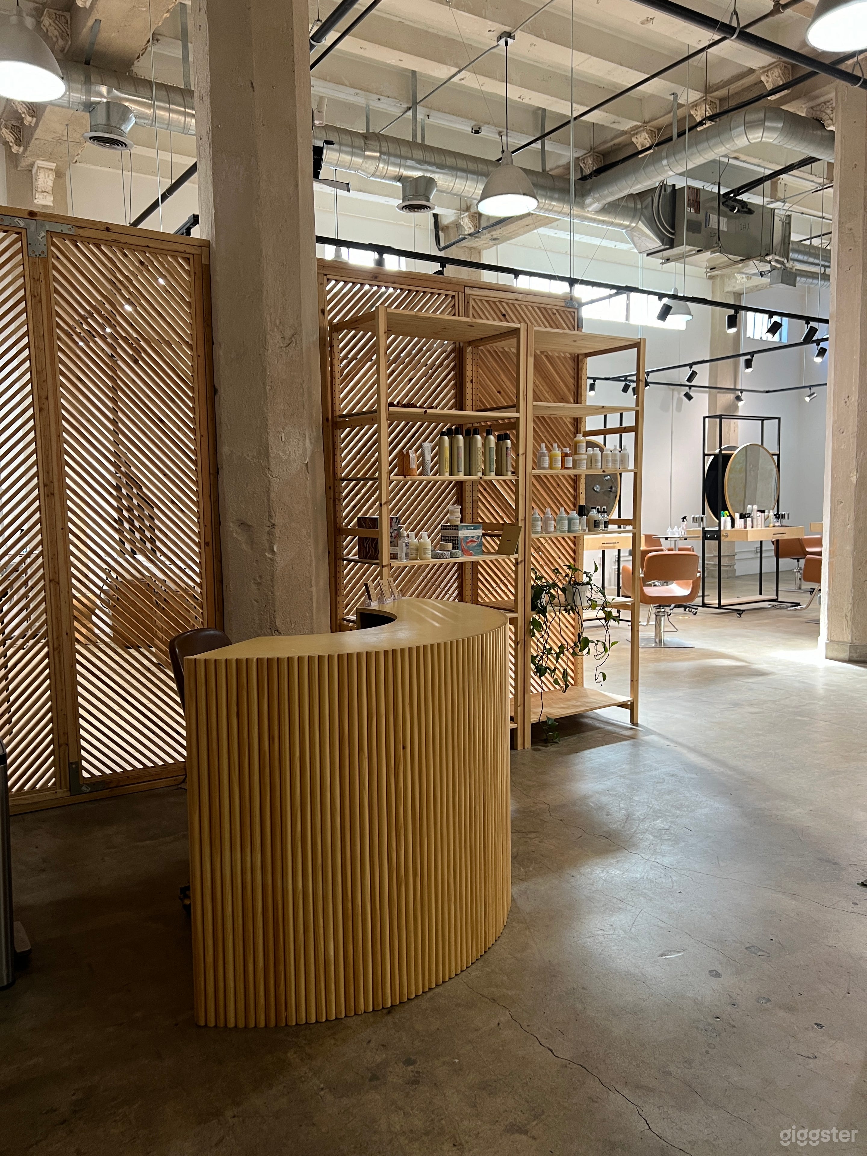 Large, wide open industrial space in DTLA Photo 4