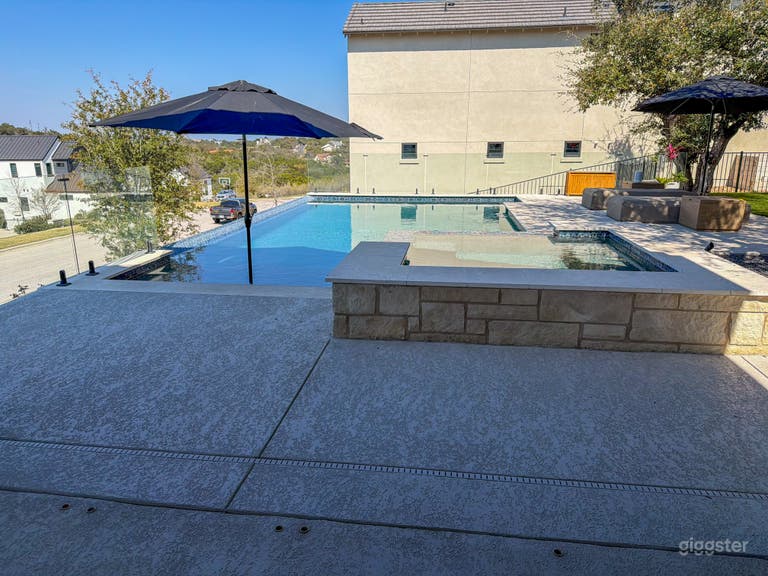  Hill Country Modern Estate — Infinity Pool, Fire Pit, 6 Sets 