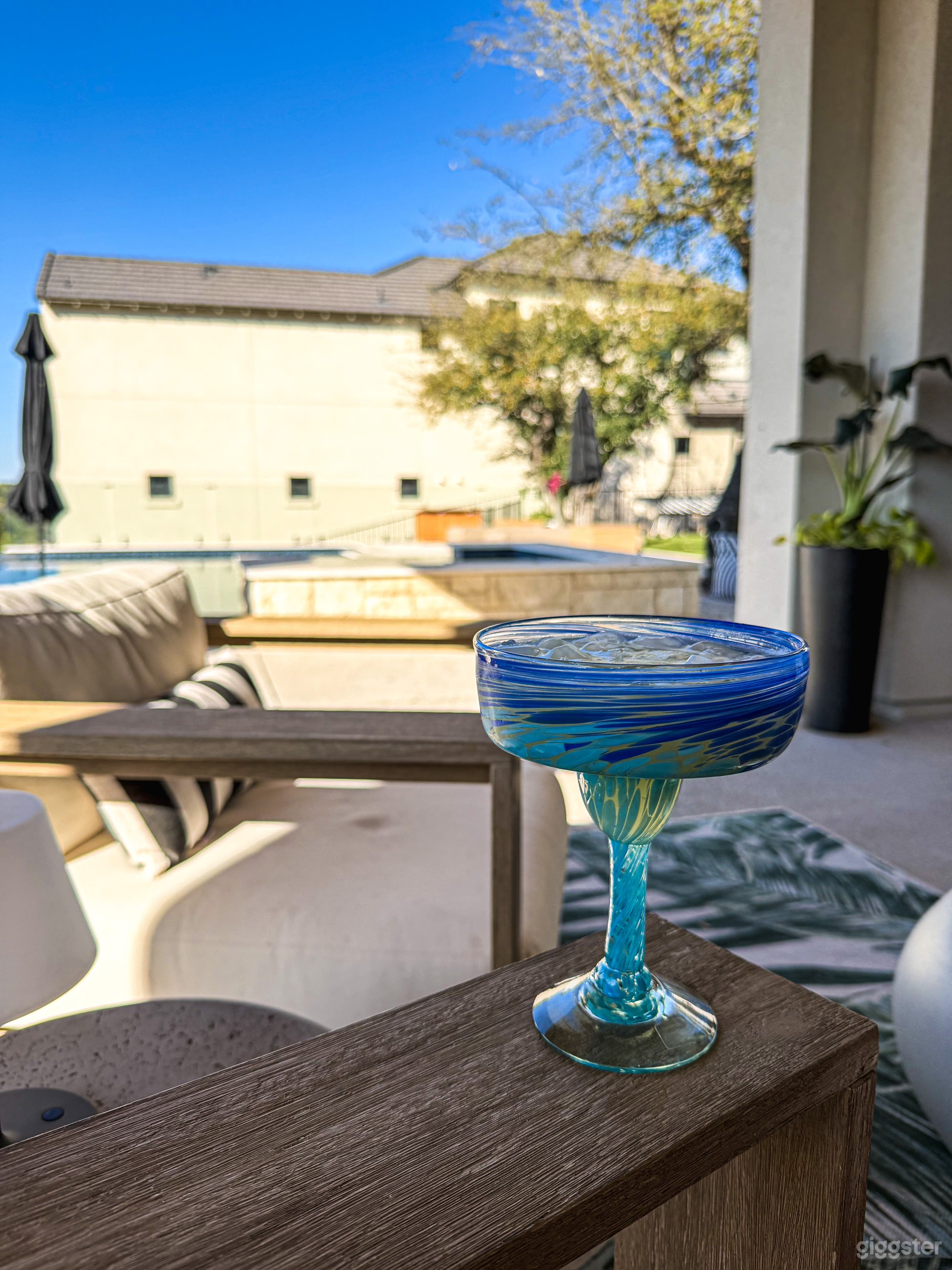 Hill Country Modern Estate — Infinity Pool, Fire Pit, 6 Sets Photo 3