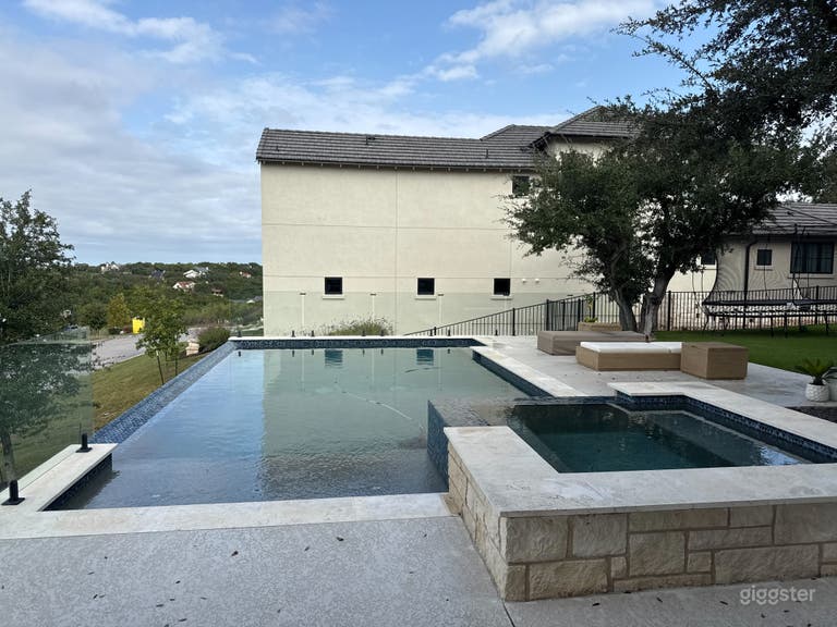  Hill Country Modern Estate — Infinity Pool, Fire Pit, 6 Sets 
