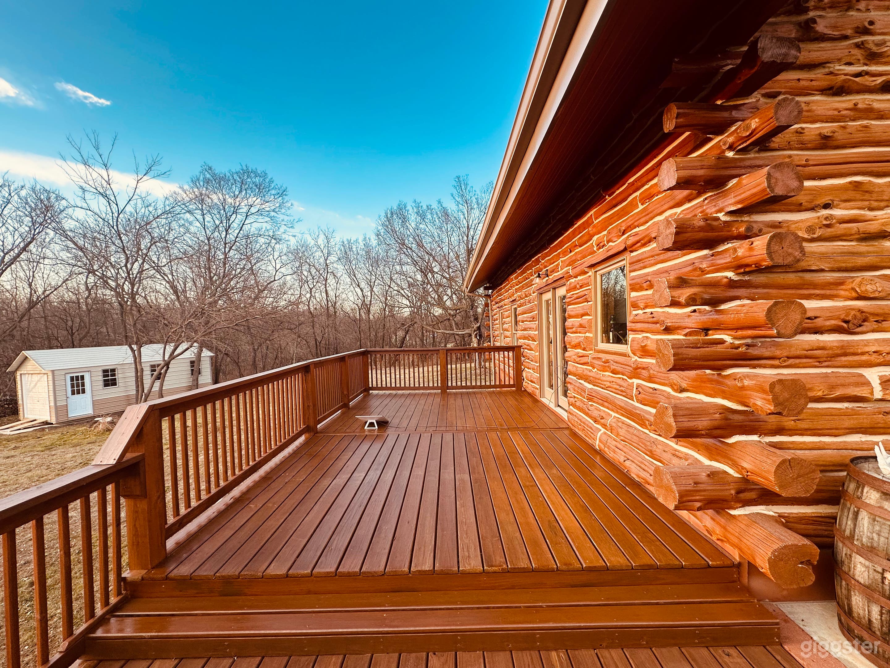 Cabin in the woods overlooking a 7 acre pond Photo 1