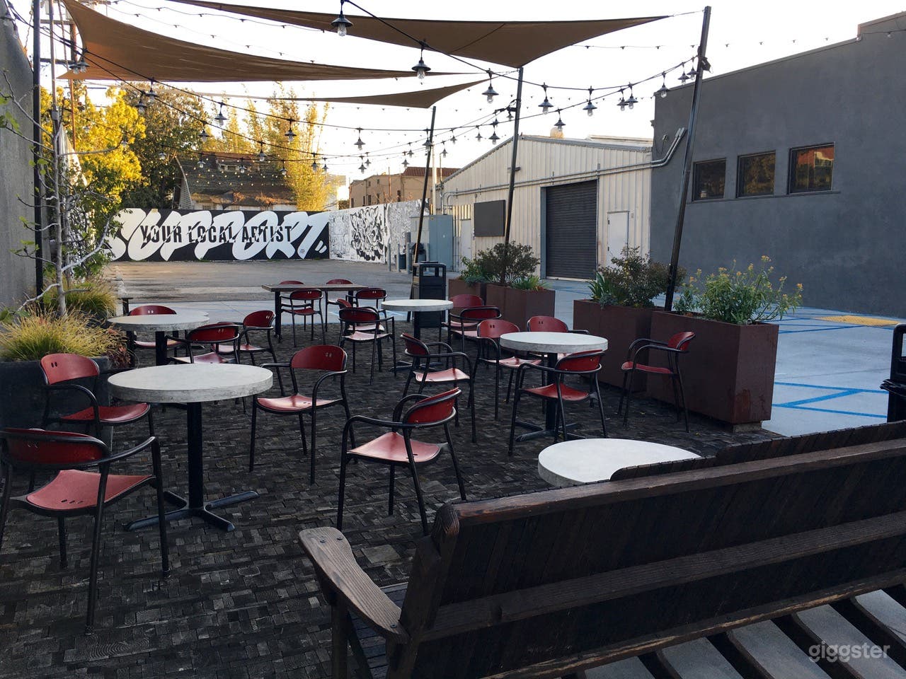 Outdoor Mural Art Lot in Mid-City Los Angeles Photo 1