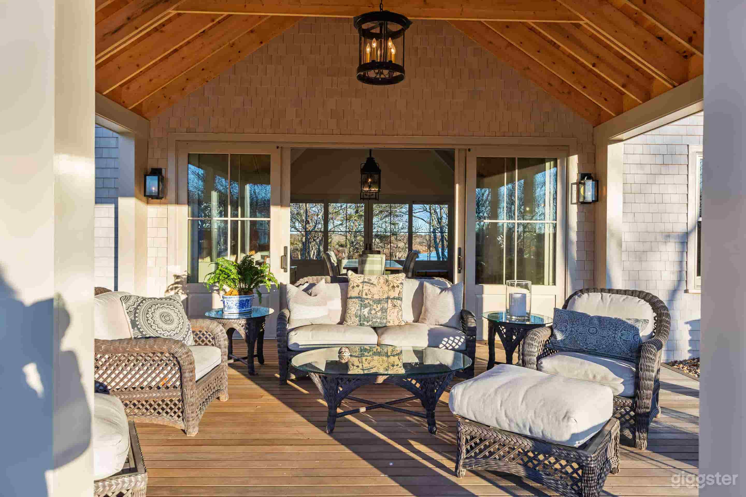 Exquisitely Designed Contemporary Coastal Home Photo 2