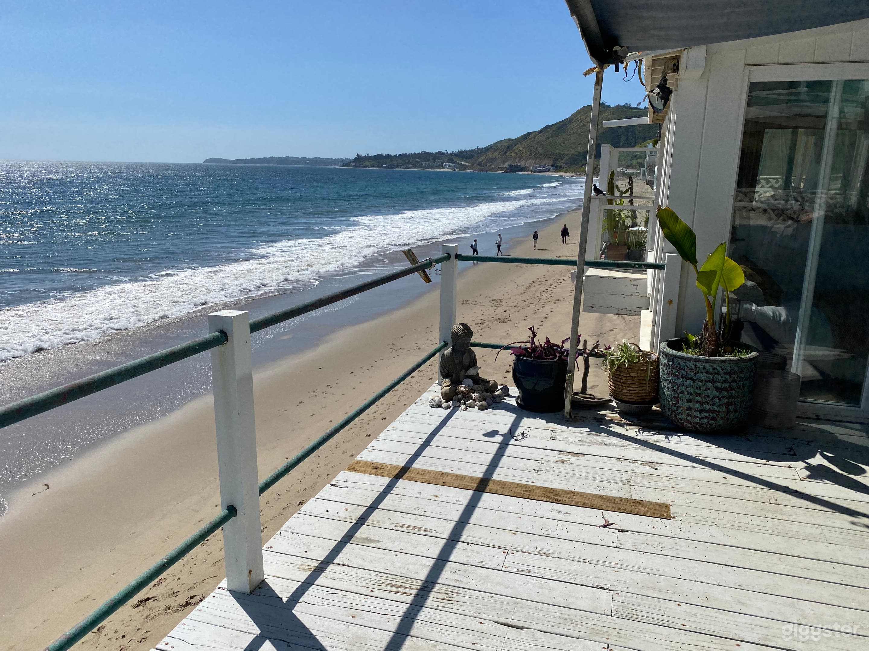 Beautiful Bohemian Beach Front Bungalow Photo 4