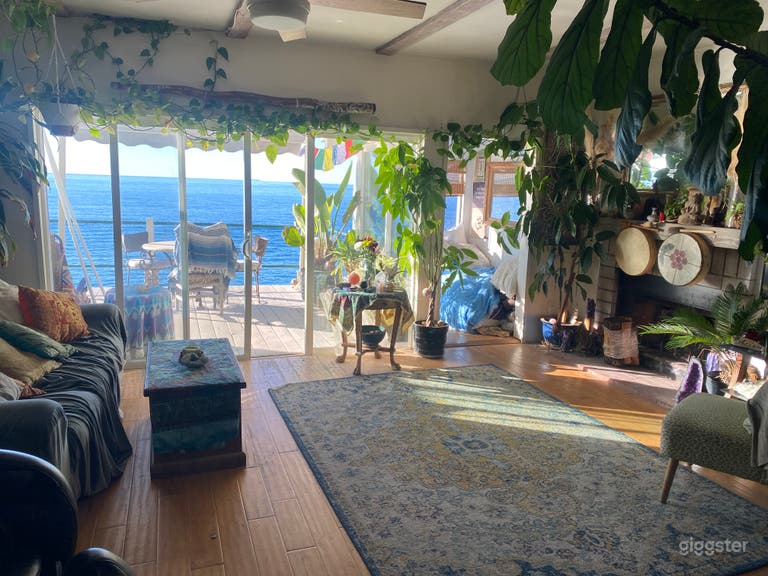  Beautiful Bohemian Beach Front Bungalow 