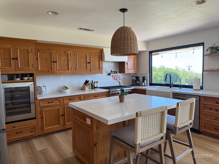  Ocean and Mountain View California Ranch Home 