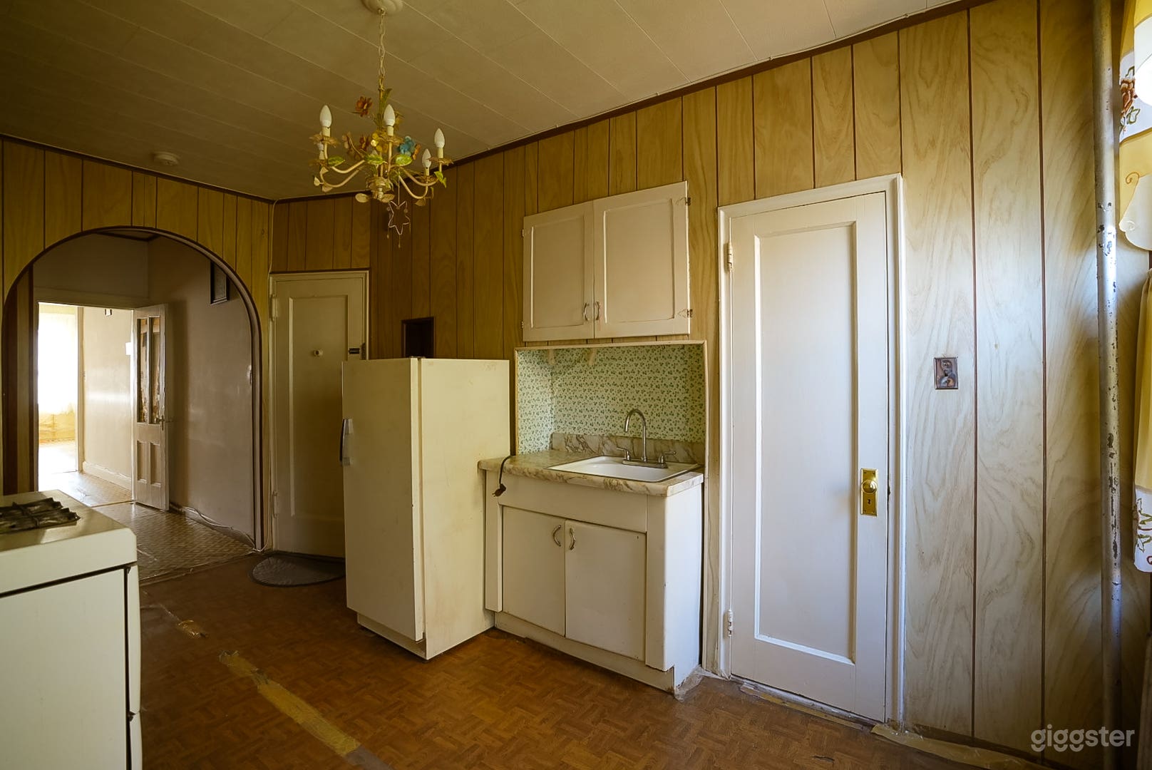 House with Cozy Rooms and Scenic Views Photo 4