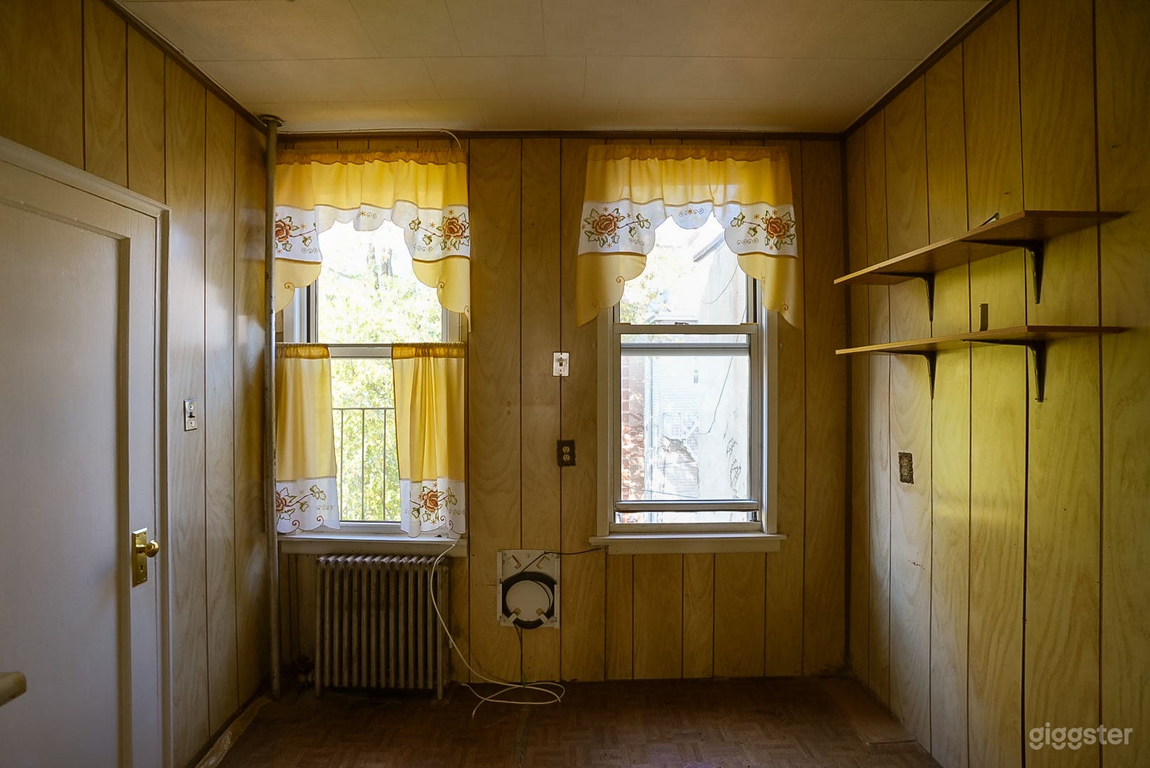 House with Cozy Rooms and Scenic Views Photo 3