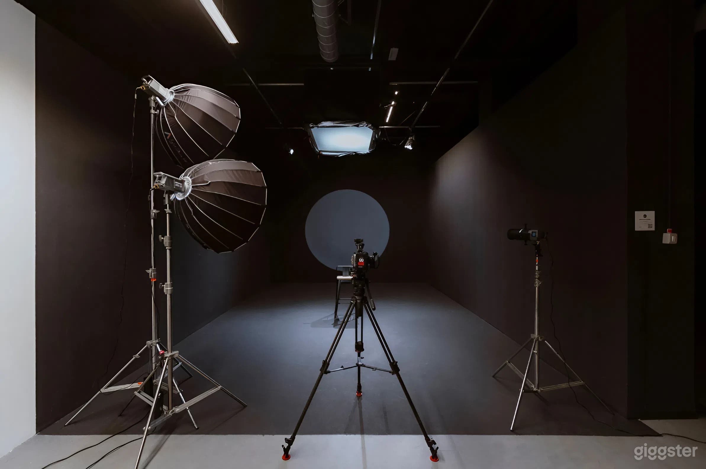 Foto di Black Pose Room a Roma per produzioni creative 2