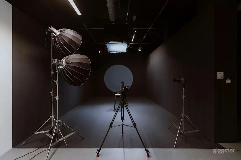  Black Pose Room a Roma per produzioni creative 