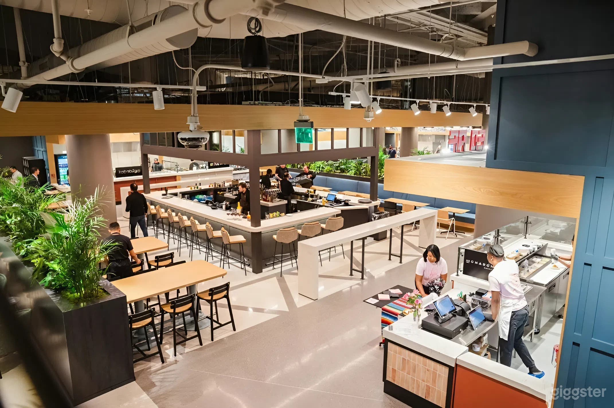 18,000 Sq Ft Full Hall Buyout with Bars & Food Areas Photo 1