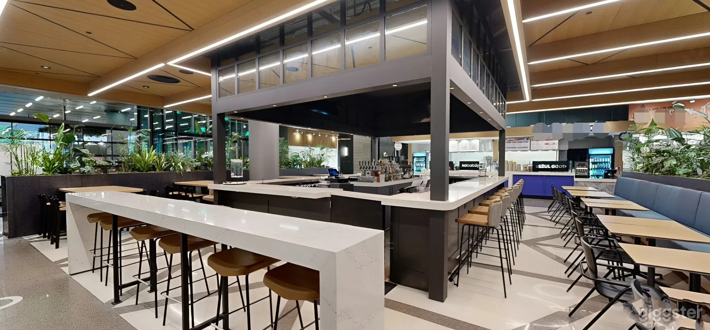 18,000 Sq Ft Full Hall Buyout with Bars & Food Areas Photo 3