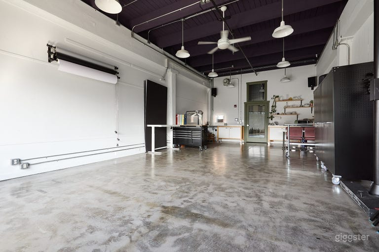  Tall Ceilings & Easy Load-In Seattle Studio 