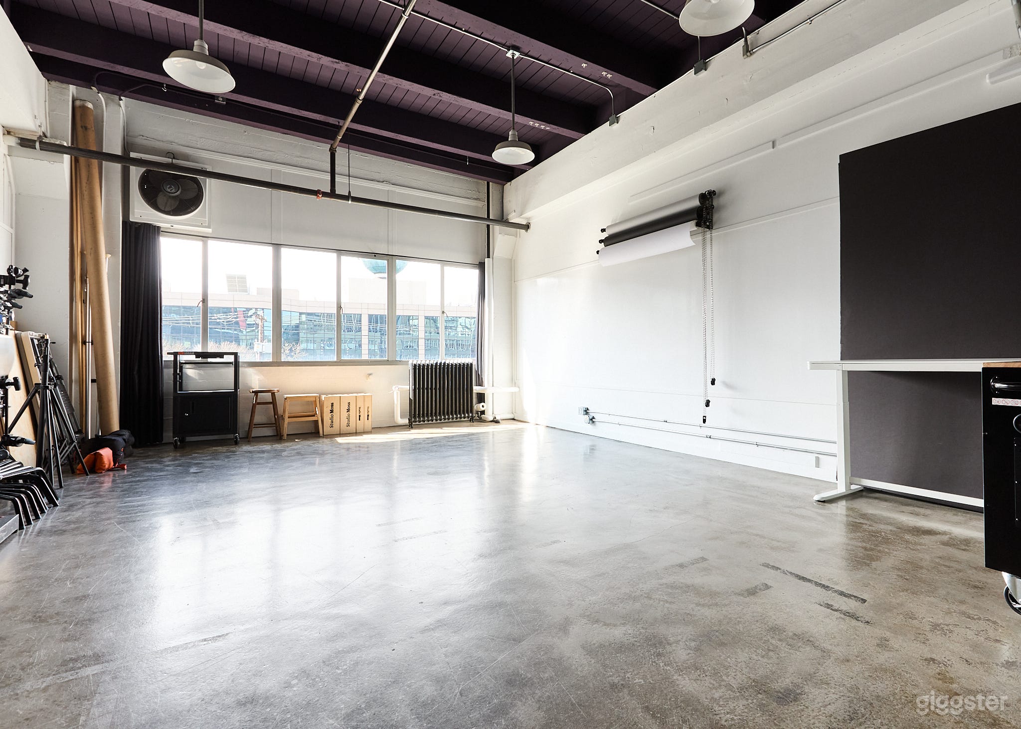 Tall Ceilings &amp; Easy Load-In Seattle Studio Photo 1