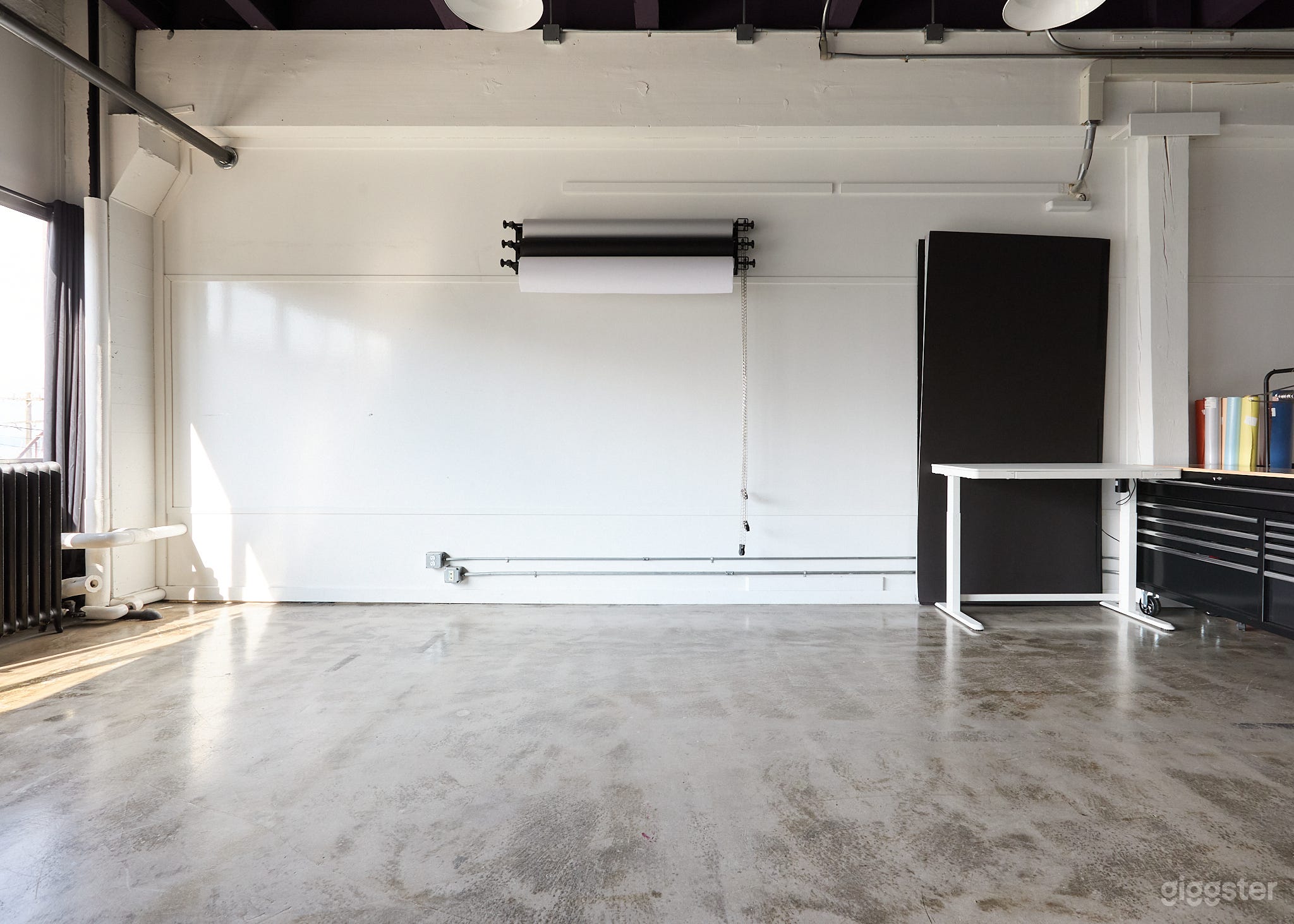 Tall Ceilings &amp; Easy Load-In Seattle Studio Photo 2