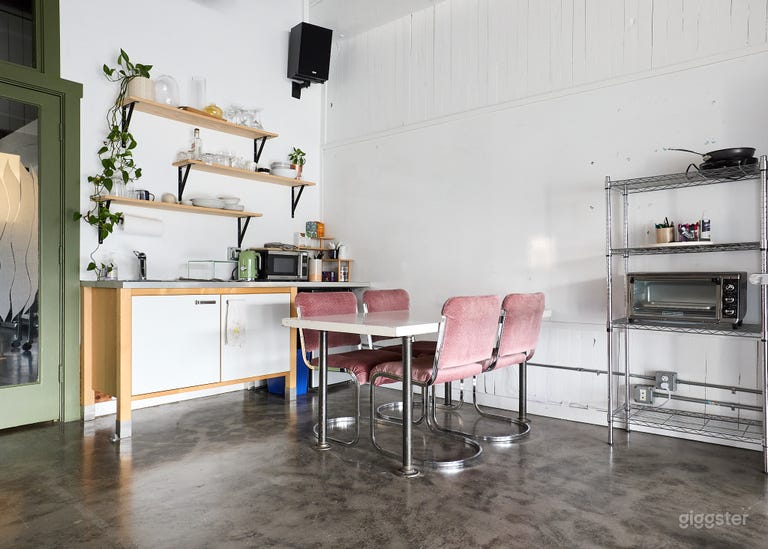  Tall Ceilings & Easy Load-In Seattle Studio 