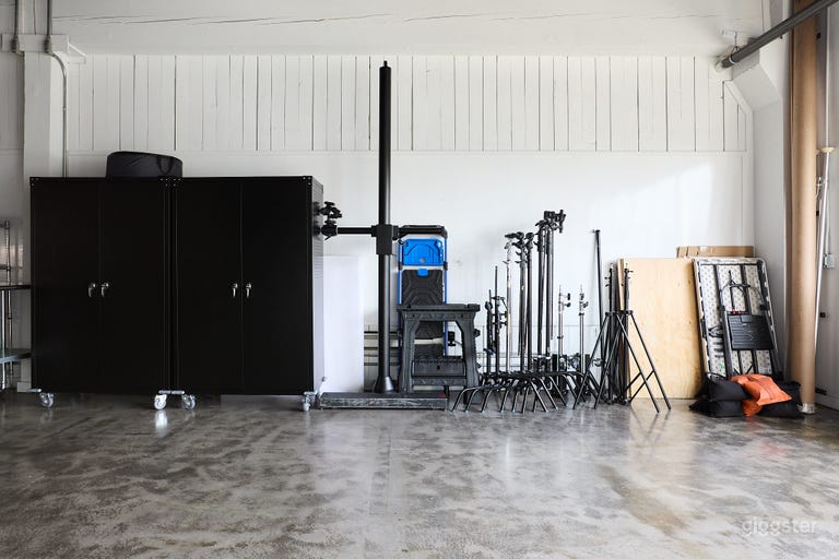  Tall Ceilings & Easy Load-In Seattle Studio 