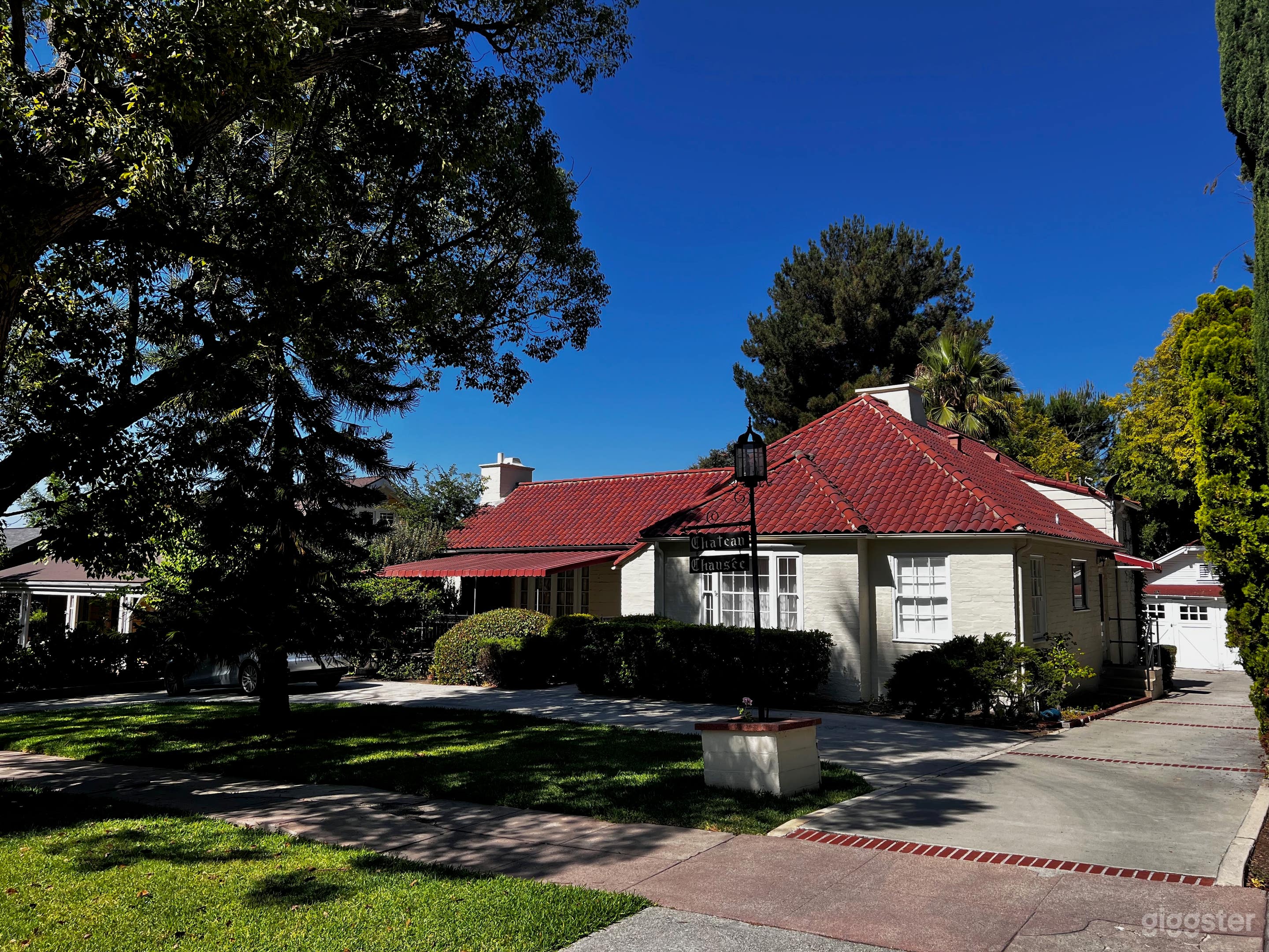 Chateau de Chauseé: Timeless living in a timeless town Photo 1