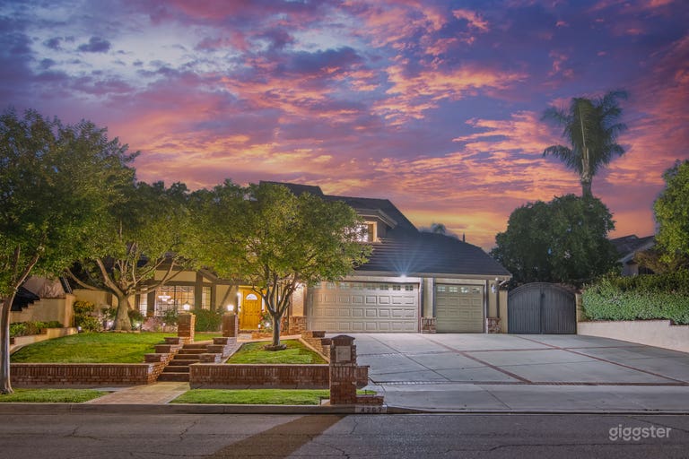  Iconic 80s Home With Pool, Spa, Firepit & Large Yard 